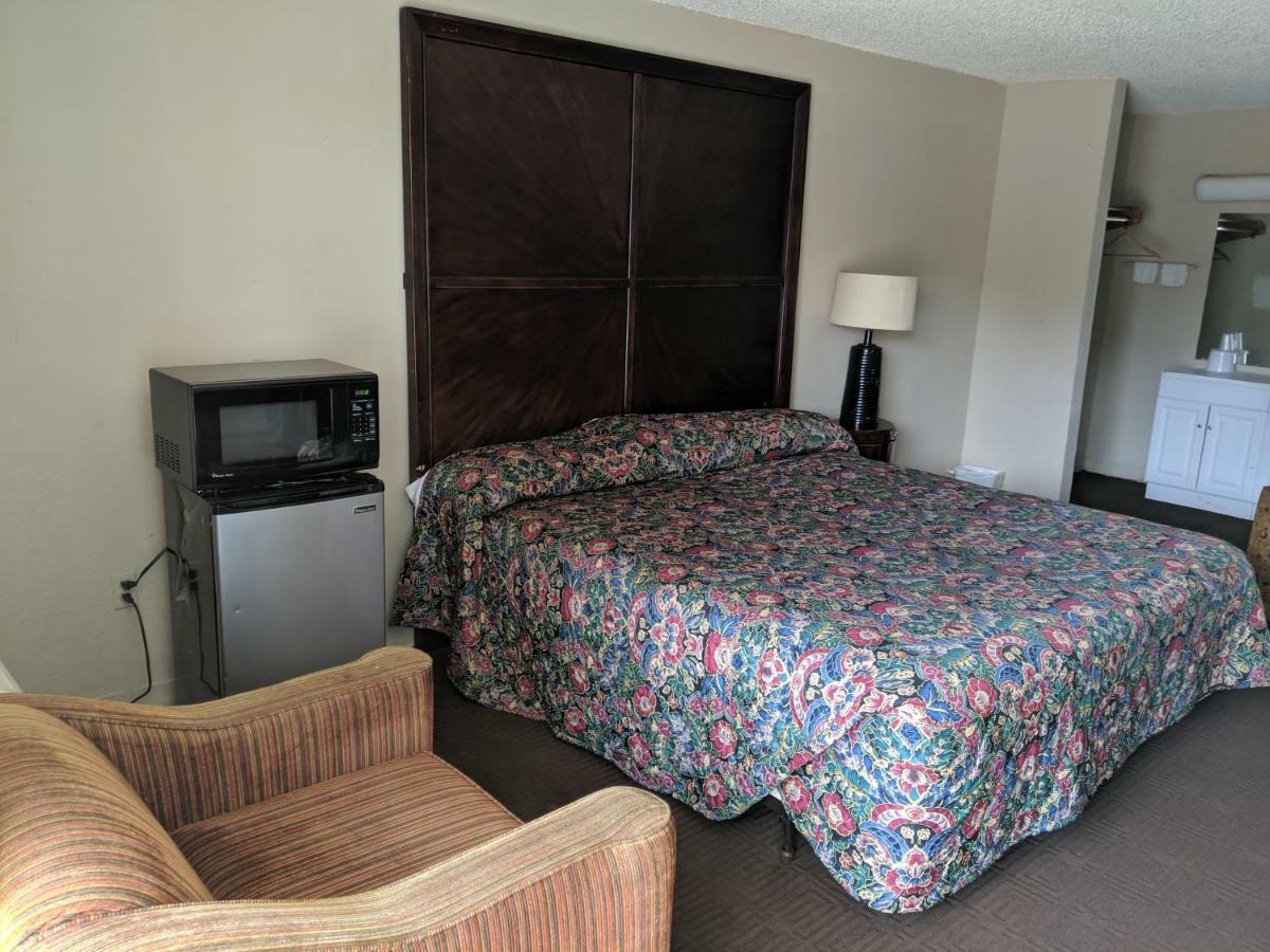 Hotel Valdosta Ga I-75 & Us-221 N Hwy Room photo